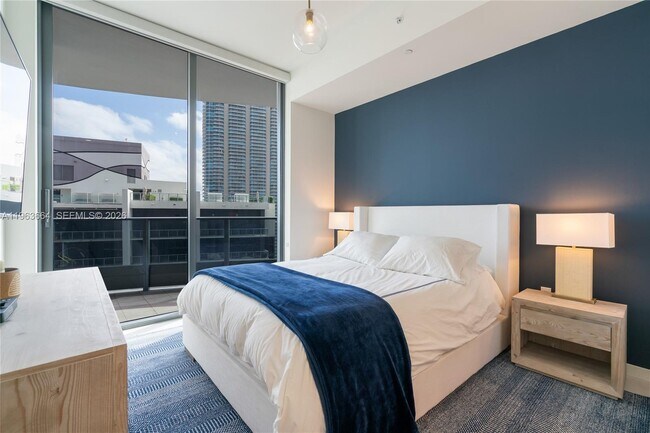 Building Photo - 1000 Brickell Plaza