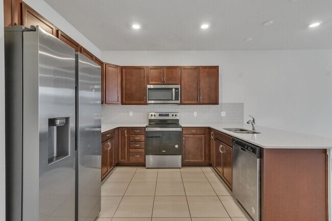 Building Photo - Luxurious Townhome in Lake Nona - A Perfec...