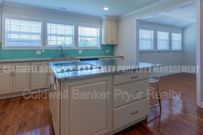 Building Photo - 4890 College Dr E