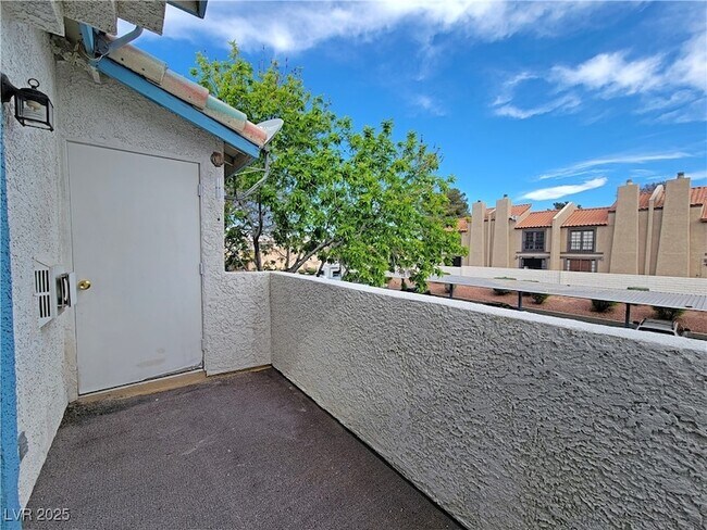 Building Photo - 4960 Harrison Dr