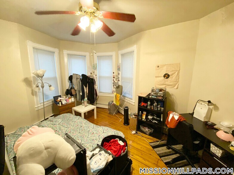 Building Photo - 19 Sachem St