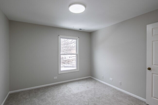 Building Photo - 194 S Stonington Dr