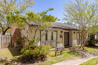 Building Photo - Beaumonde Apartments