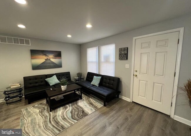 Building Photo - 402 N Chapel St