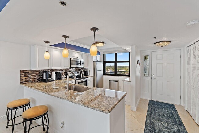 Building Photo - 840 Ocean Dr