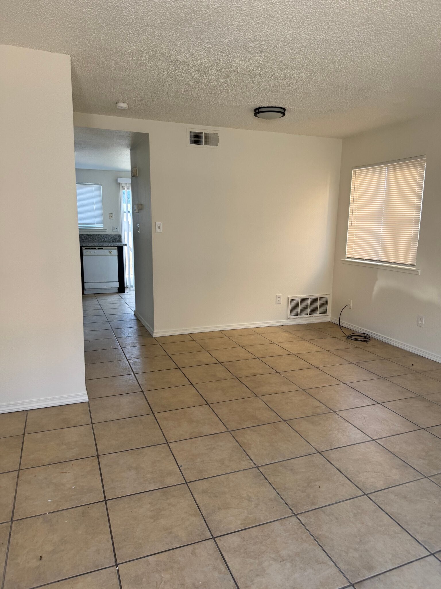 Building Photo - 4074 Weymouth Ln
