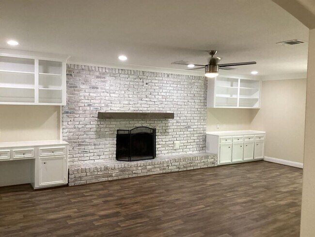 Building Photo - 15311 Empanada Dr