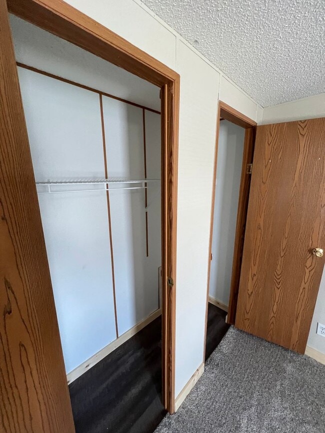 Building Photo - 2 Bedroom 2 Bath Updated Mobile Home in Cliffview Mobile Home Park. Very well kept-up area.