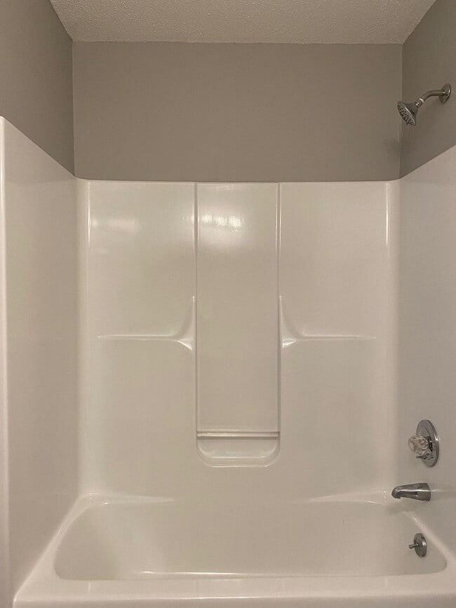 Building Photo - Newly Remodeled! 3Bdr/2Ba Home