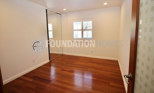 Building Photo - 373 San Luis Way