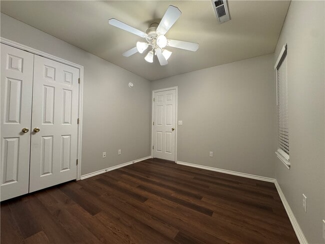 Building Photo - 1582 Willowbrook Dr