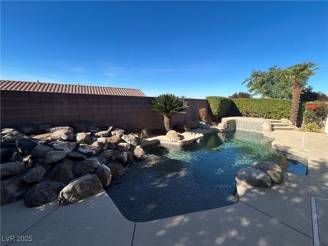 Building Photo - 2685 La Boutique St