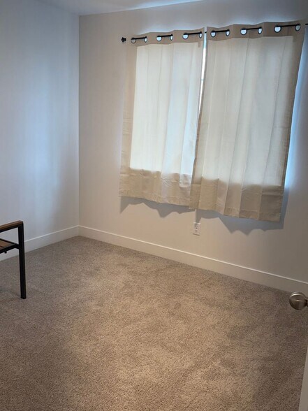 Primary Photo - 2075 E Canyonlands Ln