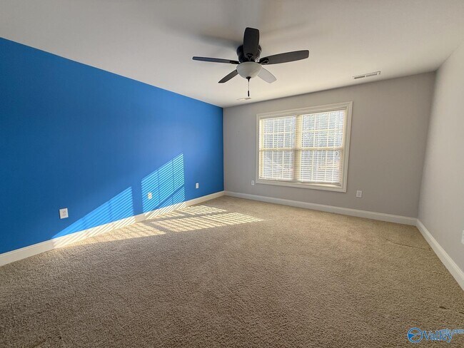 Building Photo - 118 Crystal Lake Dr