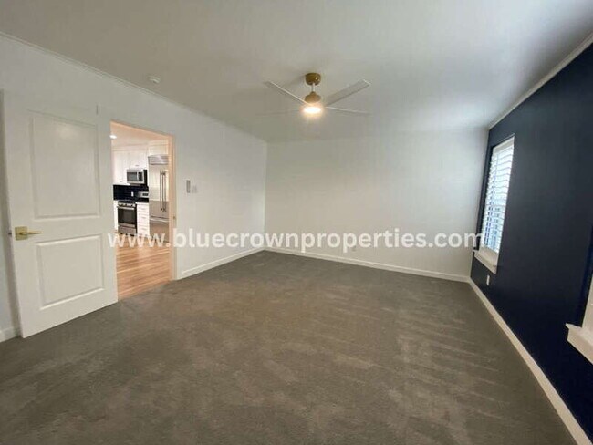 Building Photo - 1223 E Waco Ave