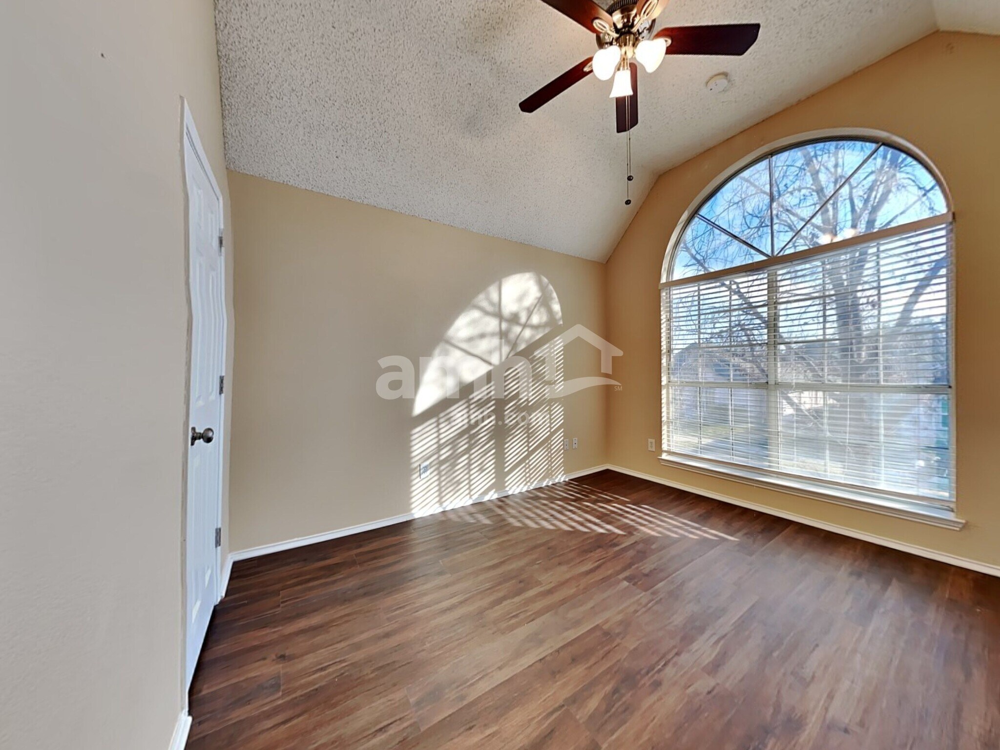 Building Photo - 2101 Flamingo Dr