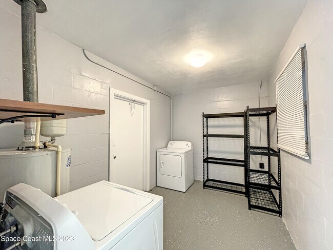 Building Photo - 265 Cherry Ave