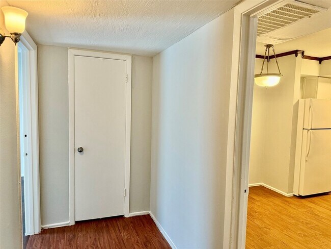 Building Photo - 1000 Heights Blvd