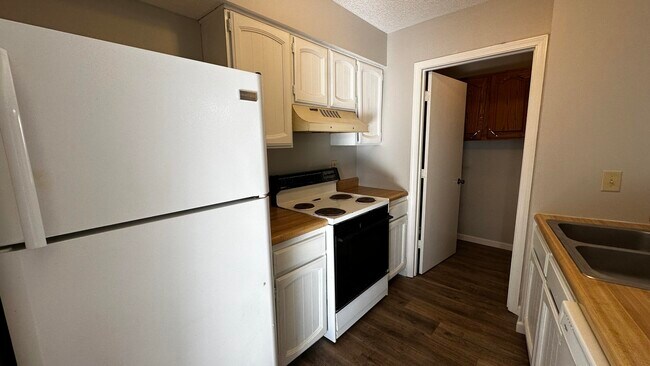 Building Photo - 4605 Grandview Ct