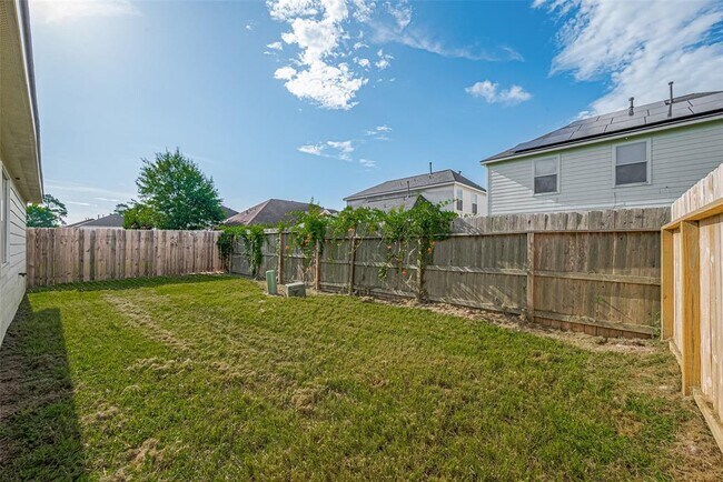 Building Photo - 12230 Hawthorne Hill Cir