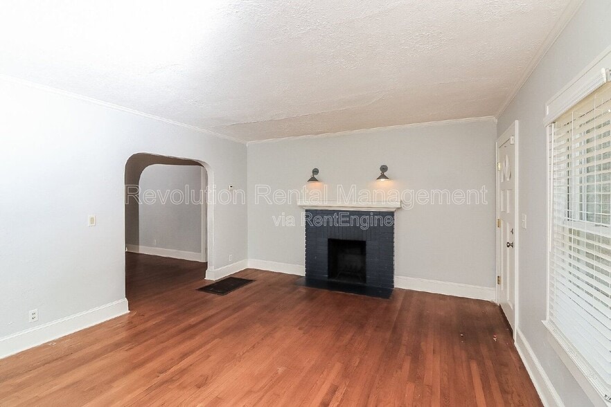 Building Photo - 370 Haas Ave SE