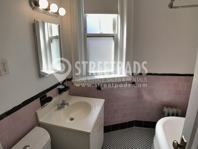Building Photo - 1 bedroom in Boston MA 02135