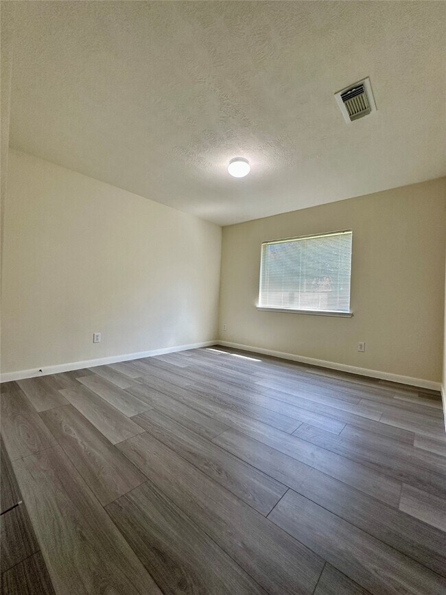 Building Photo - 15102 Millers Run Ln