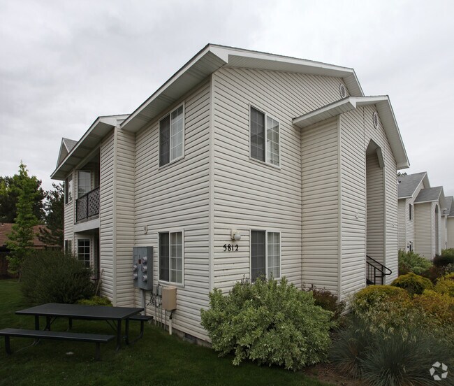 Building Photo - 5812 W Clearview Ln