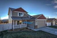 Building Photo - Spacious 4 bed 2.5 bath Home in Post Falls!