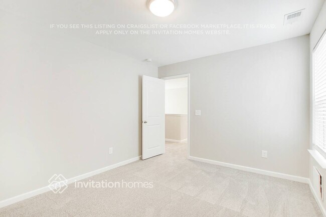 Building Photo - 3941 Lake Manor Way