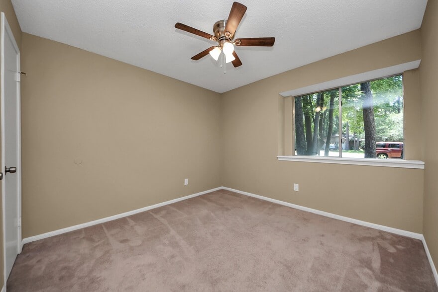 Building Photo - 15 Brentwood Oaks Ct