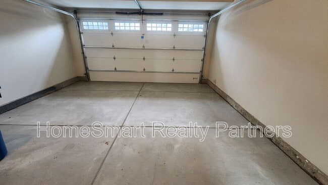 Building Photo - 340 Fox Ln
