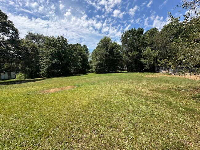 Building Photo - 106 Crappie Dr