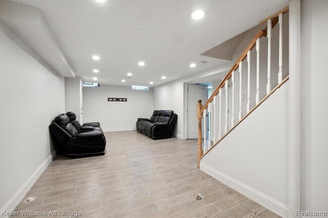 Building Photo - 19263 Sunset St