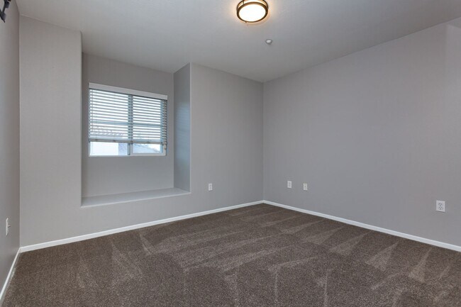 Building Photo - Beautiful Townhome in the heart of East Lake!