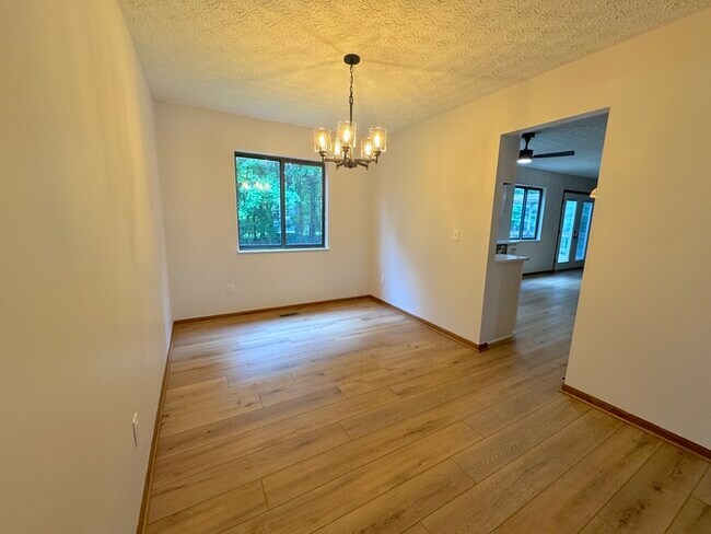 Building Photo - 564 Glenside Ln