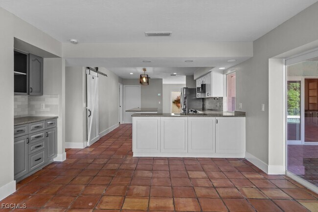 Building Photo - 1384 Burgundy Dr