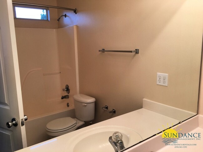 Building Photo - Charming 3-Bedroom Home in the Heart of Ni...