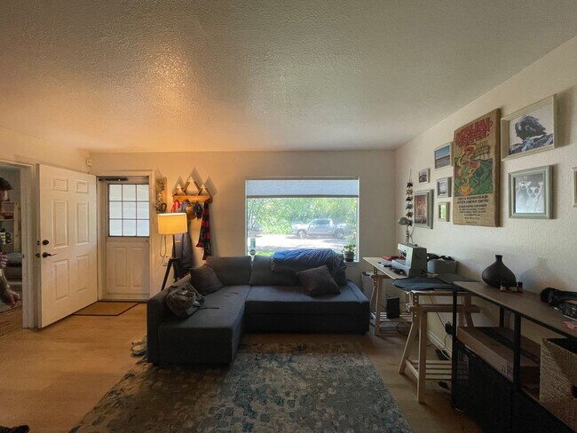 Building Photo - Charming S. Tabor 2 Bed + Bonus Room, 2 Ba...