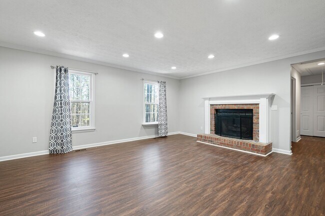 Building Photo - Beautifully Renovated Raised Ranch near Lake Allatoona
