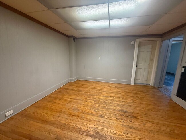 Building Photo - 423 N 1st Ave