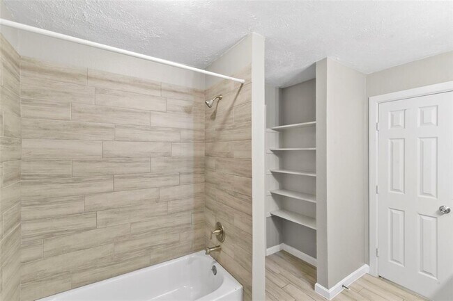 Building Photo - 3110 Oak Rock