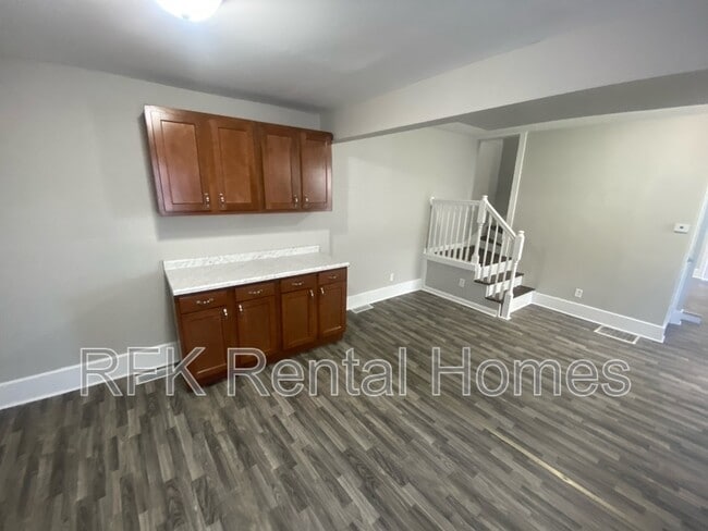 Building Photo - 1210 S 21st St