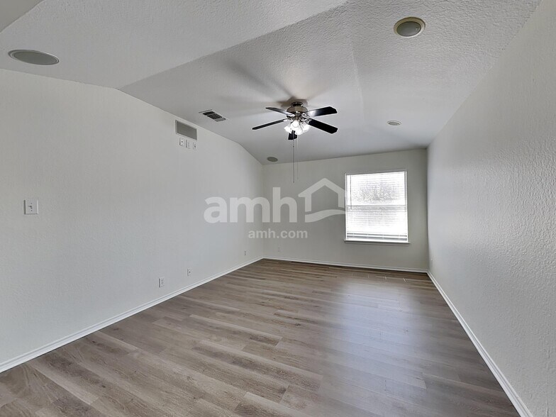 Building Photo - 3312 Whisper Bluff