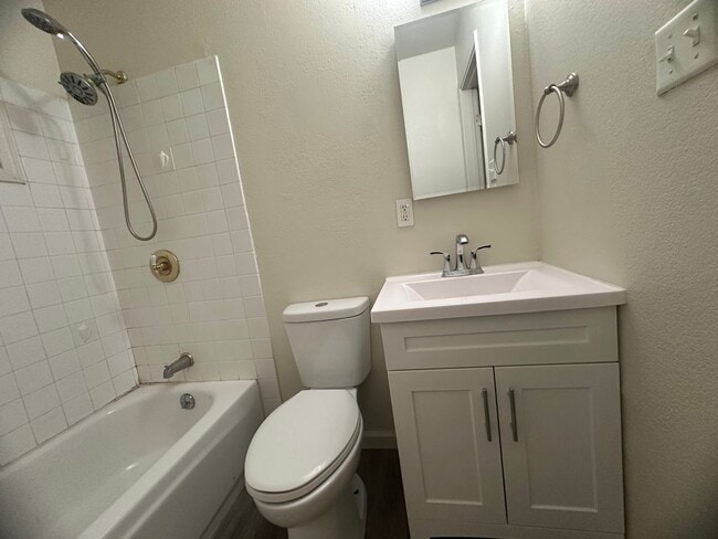 Building Photo - Three Bedroom 2 Bathoom with Large Yard