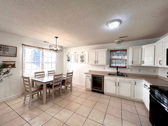 Building Photo - Welcome to Sabiston Height!