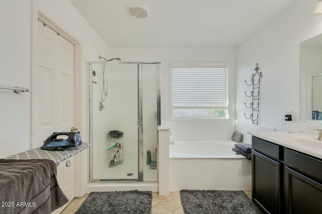 Building Photo - 18472 W Desert Ln
