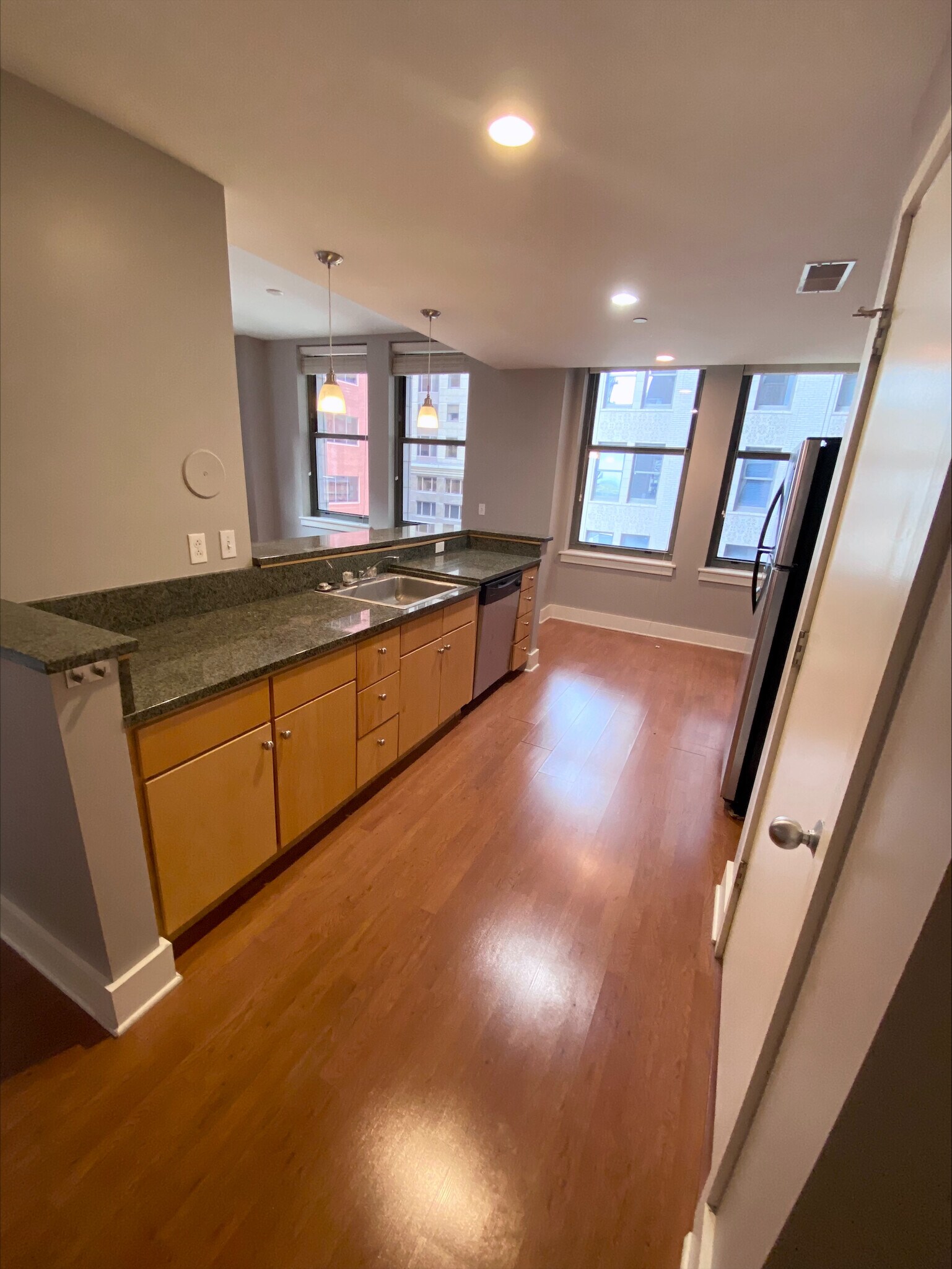 Building Photo - 314 N Broadway