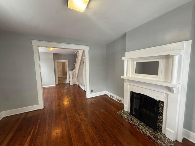 Building Photo - 601 E 5th Ave