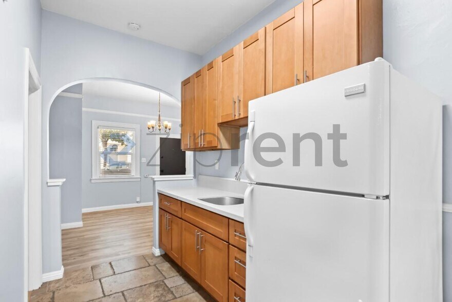 Building Photo - Unit B